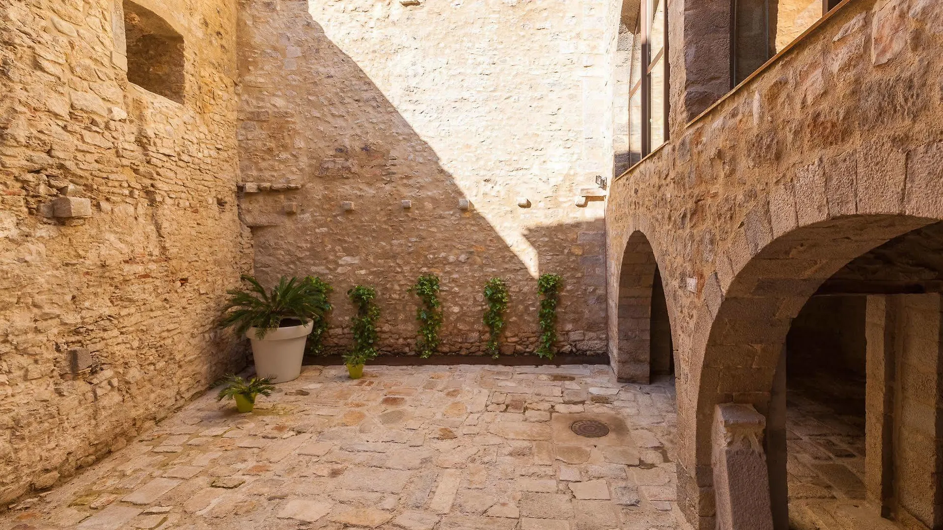 As Palau Dels Alemanys Suites Boutique Monument Girona