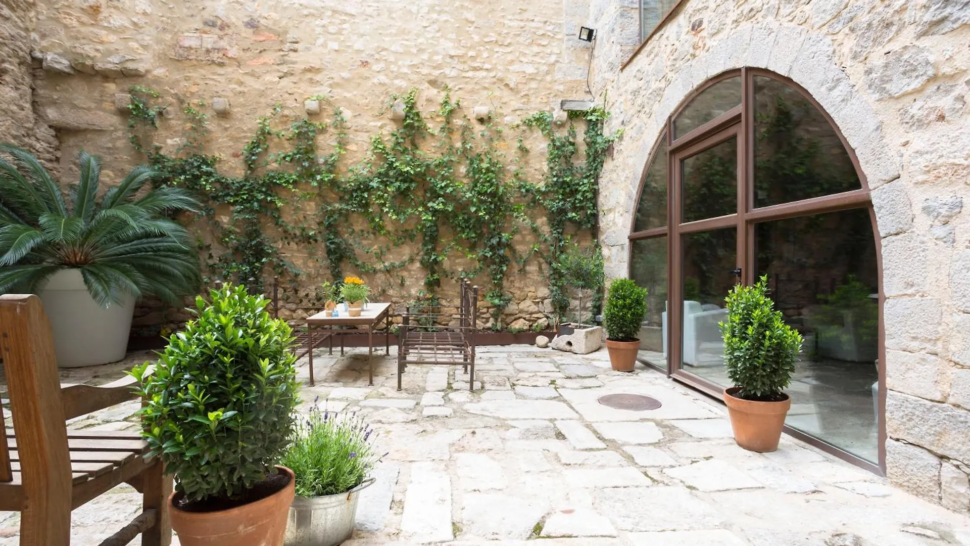 Apartahotel As Palau Dels Alemanys Suites Boutique Monument Gerona
