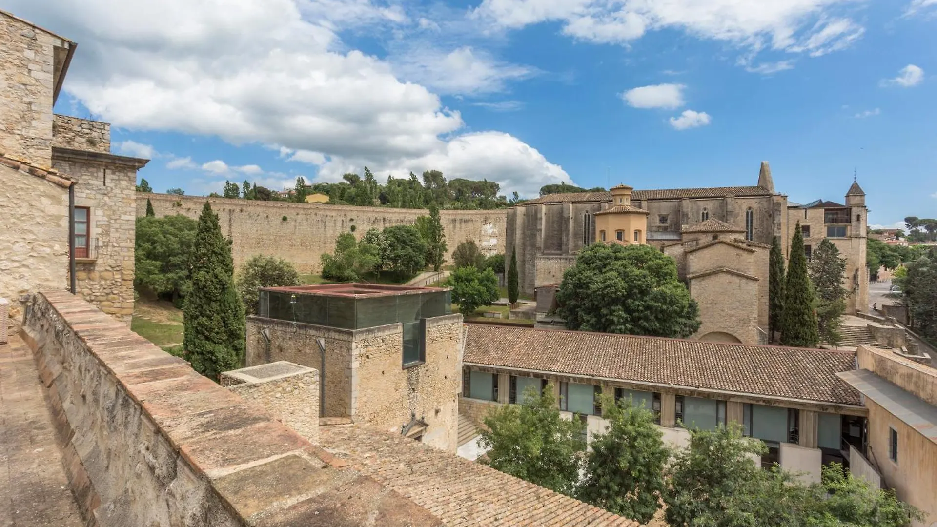 Apartahotel As Palau Dels Alemanys Suites Boutique Monument Gerona