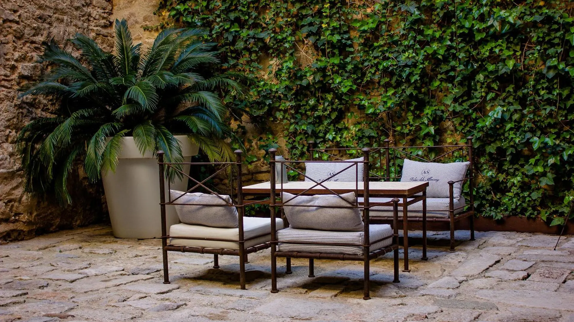 Aparthotel As Palau Dels Alemanys Suites Boutique Monument Girona