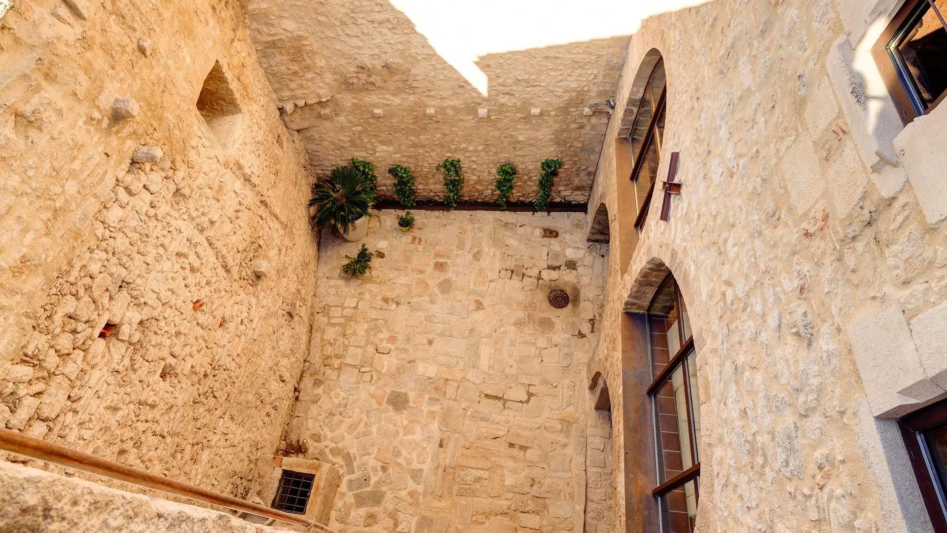 Apartahotel As Palau Dels Alemanys Suites Boutique Monument Gerona