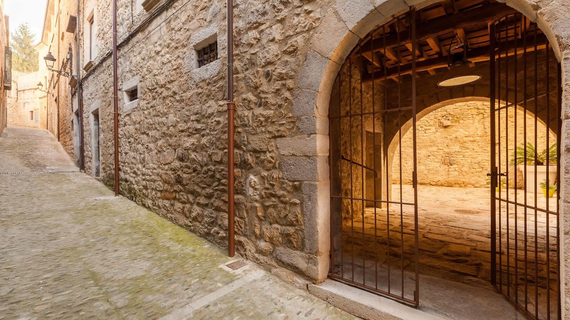As Palau Dels Alemanys Suites Boutique Monument Girona Aparthotel